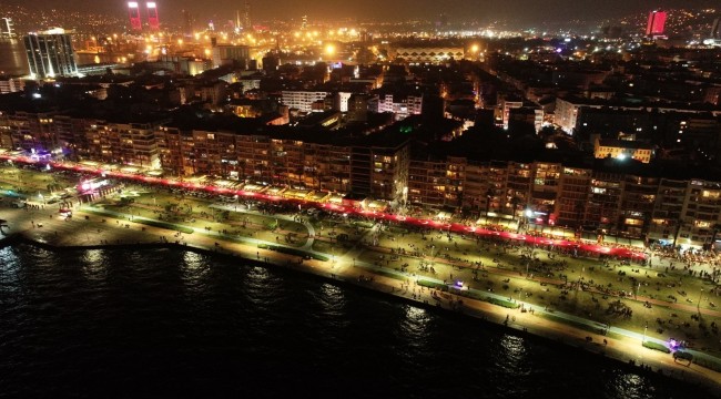 Dev Türk bayraklı kortej, fener alayı ve törenler